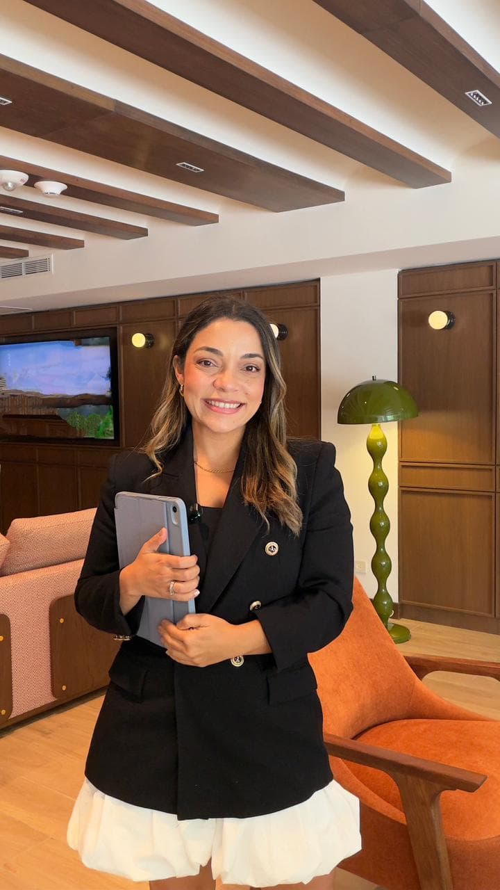 Anji Santiago — instructora del taller Domina Claude AI
